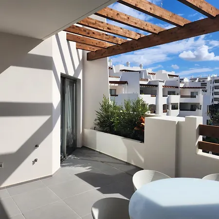 Penthouse With Jacuzzi, Ocean And Pool Views Apartment *