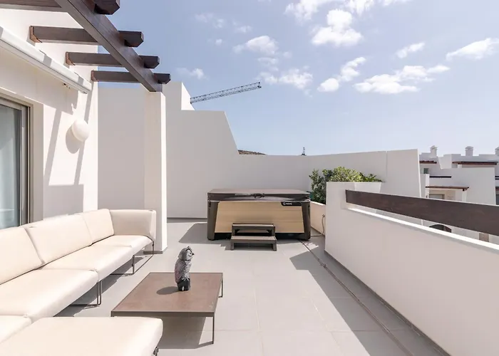 Penthouse With Jacuzzi, Ocean And Pool Views Apartamento *